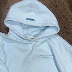 blue pastel COMFRT HOODIE size extra small/small
great condition can ship fast
